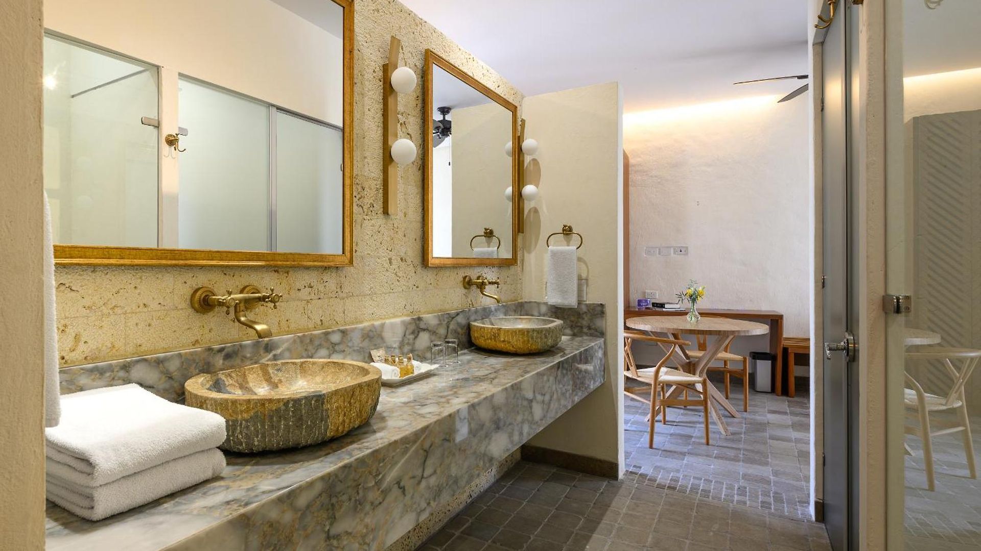 Hotel Voilá Pedregal By Huespedia *