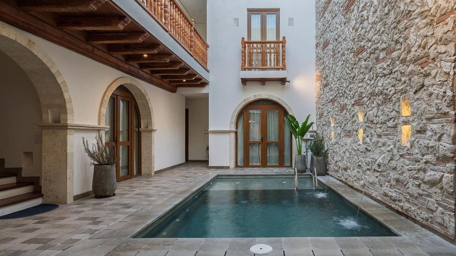 Hotel Voilá Pedregal By Huespedia 4*