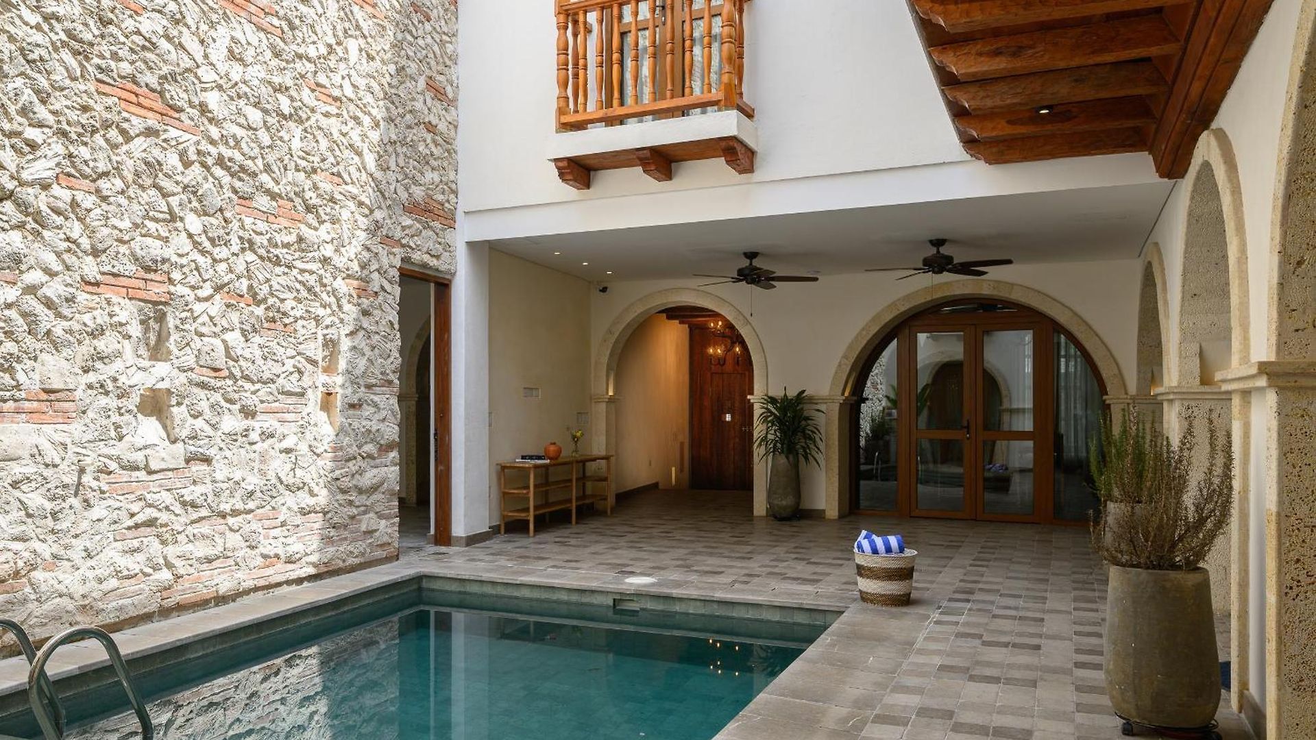 Voilá Pedregal By Huespedia