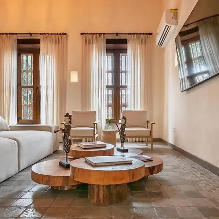 Voilá Pedregal By Huespedia Hotel